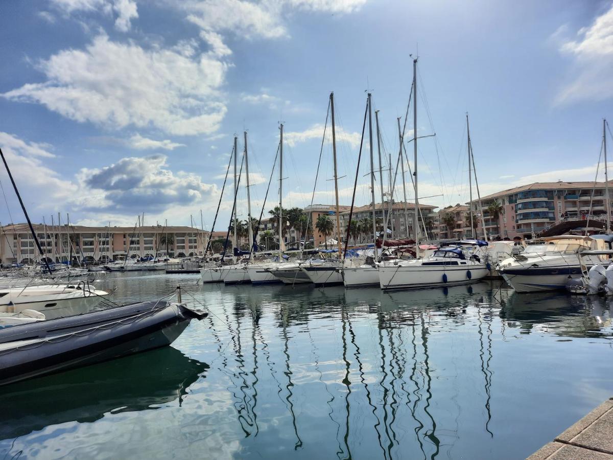 Coeur Marina Climatise Terrasse Parking Apartment Frejus Bagian luar foto