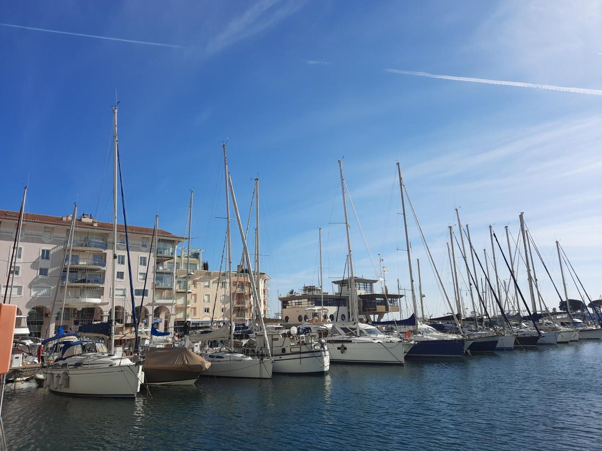 Coeur Marina Climatise Terrasse Parking Apartment Frejus Bagian luar foto