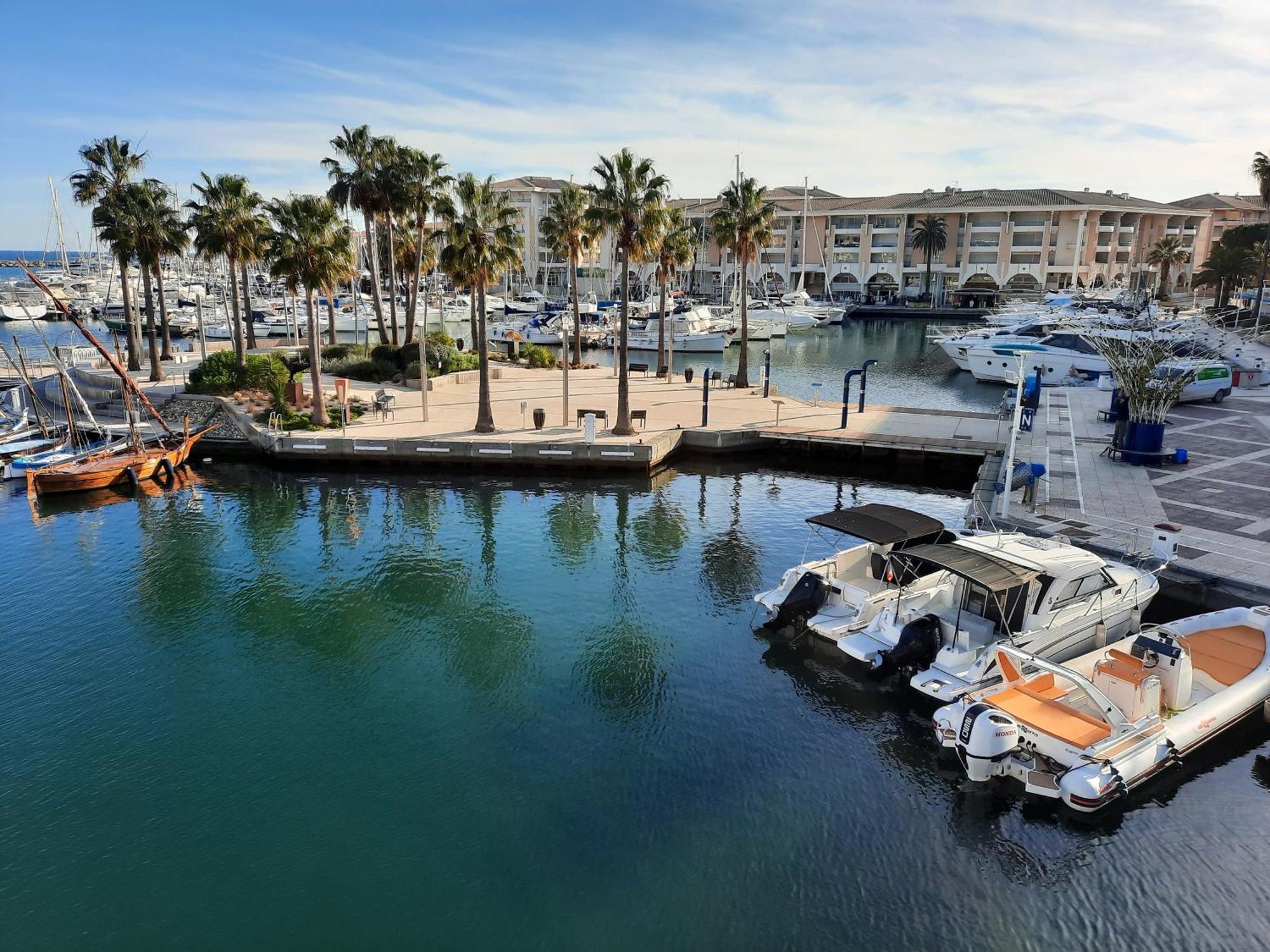 Coeur Marina Climatise Terrasse Parking Apartment Frejus Bagian luar foto